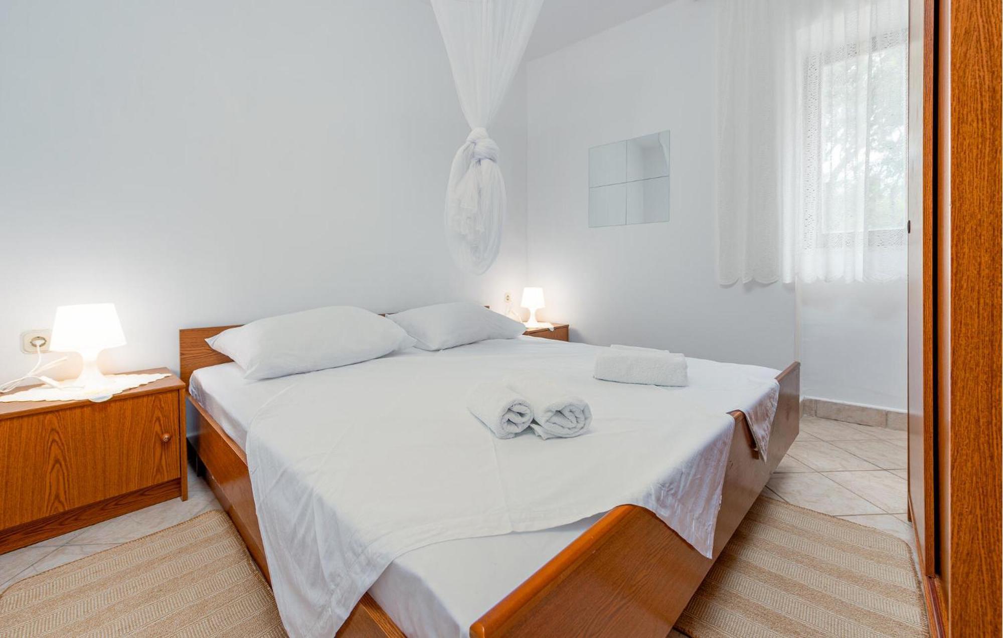 Beautiful Home In Novalja With Wifi 外观 照片