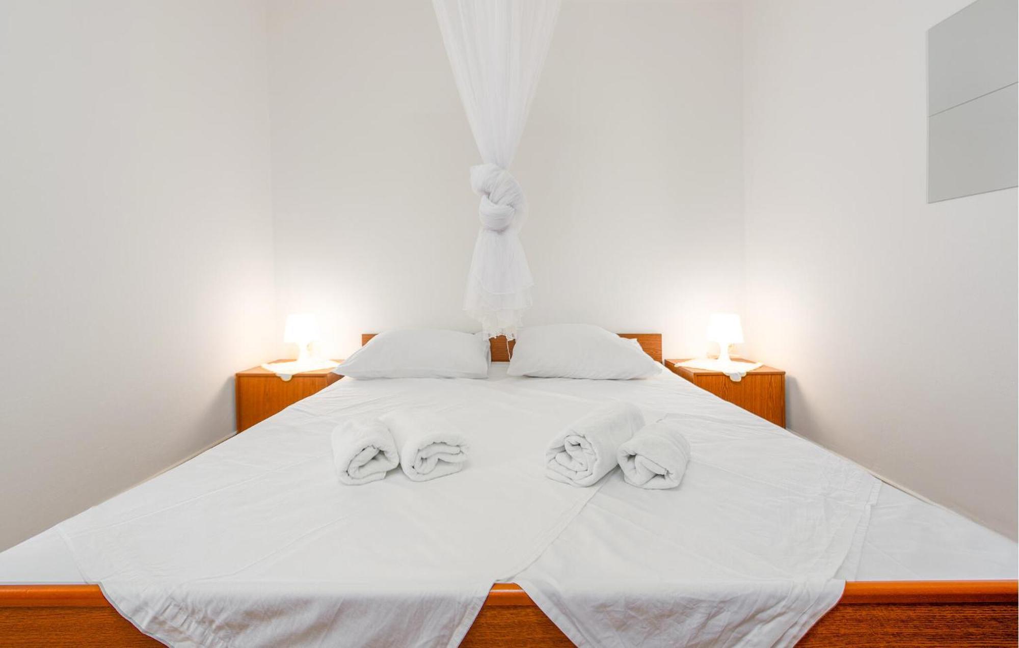 Beautiful Home In Novalja With Wifi 外观 照片