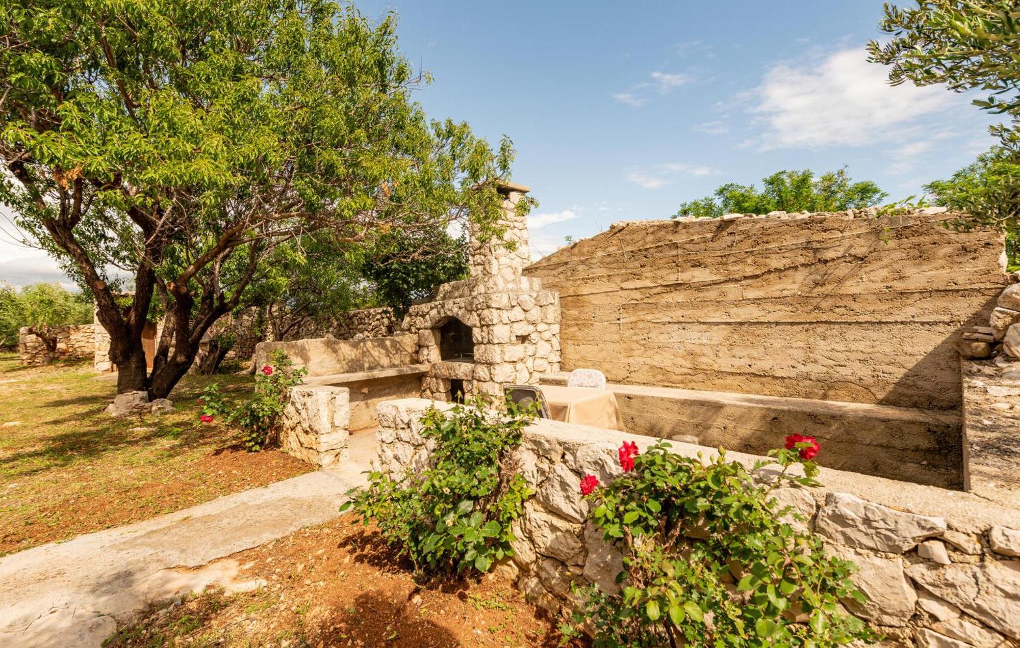 Beautiful Home In Novalja With Wifi 外观 照片