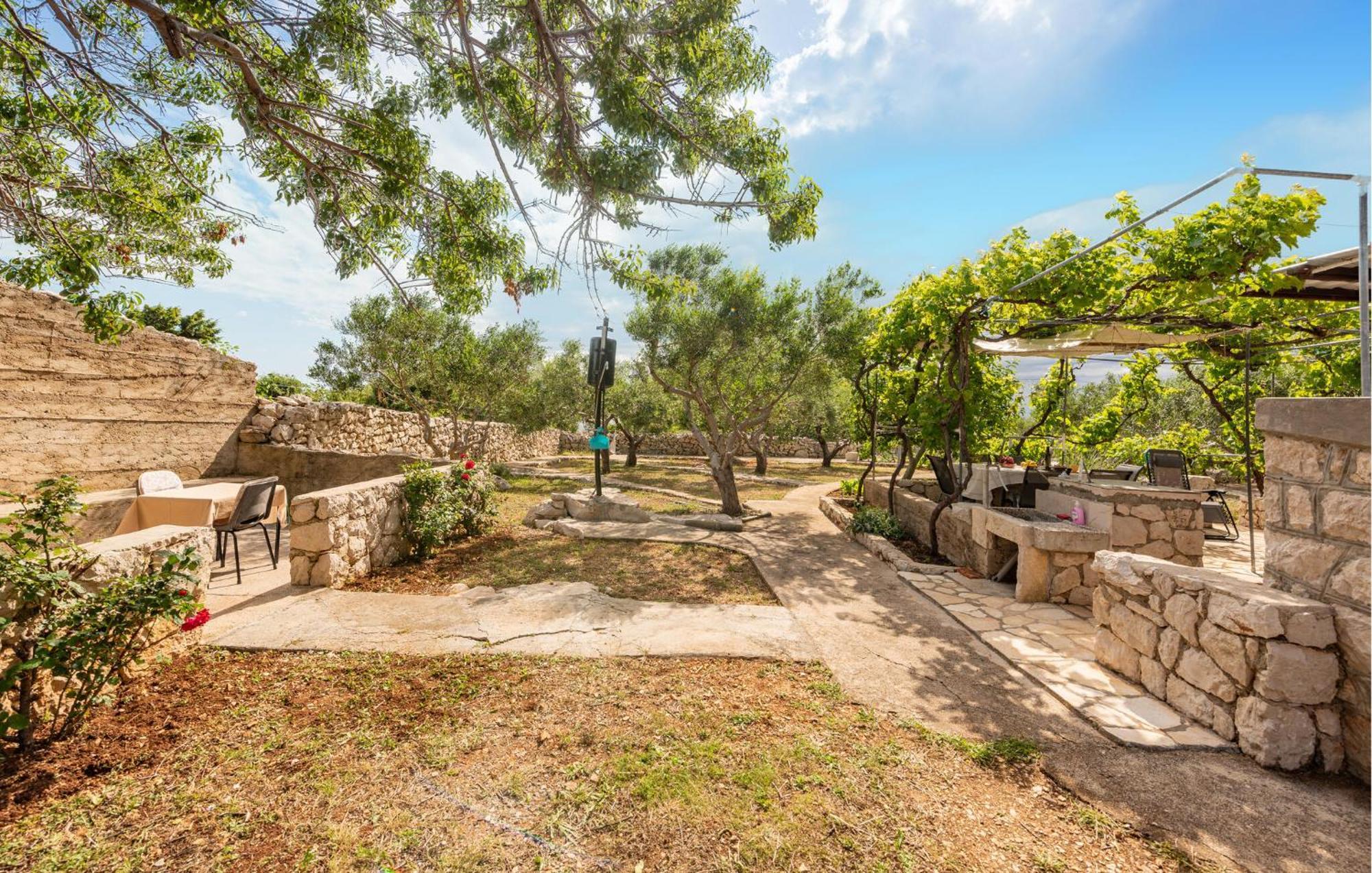 Beautiful Home In Novalja With Wifi 外观 照片